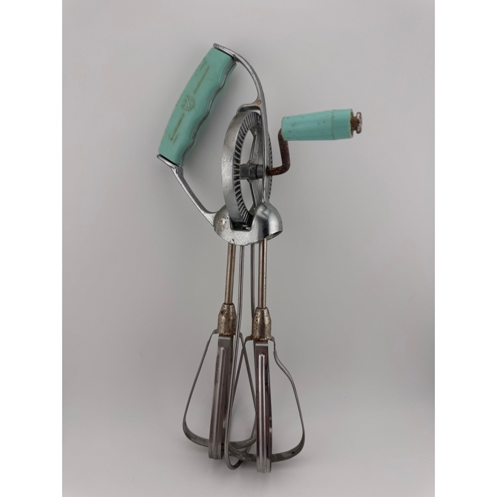 Vintage Turner & Seymour Hand‎ Crank Egg Beater Whisk Aqua Blue Handles